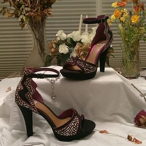 Gianni Bini black and pink calf hair heel